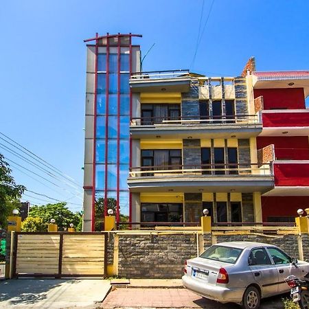 Oyo 9601 Hotel Sunshine Residency Castle Noida Dış mekan fotoğraf