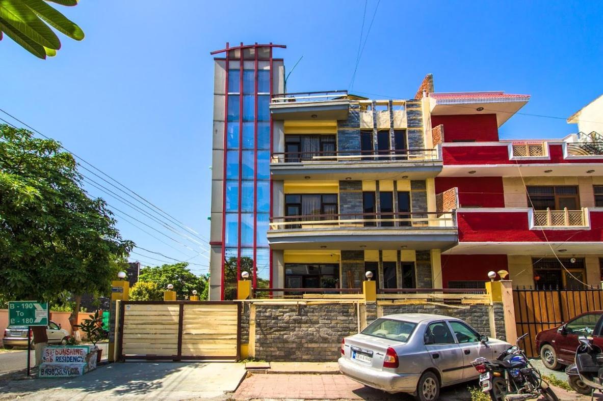 Oyo 9601 Hotel Sunshine Residency Castle Noida Dış mekan fotoğraf