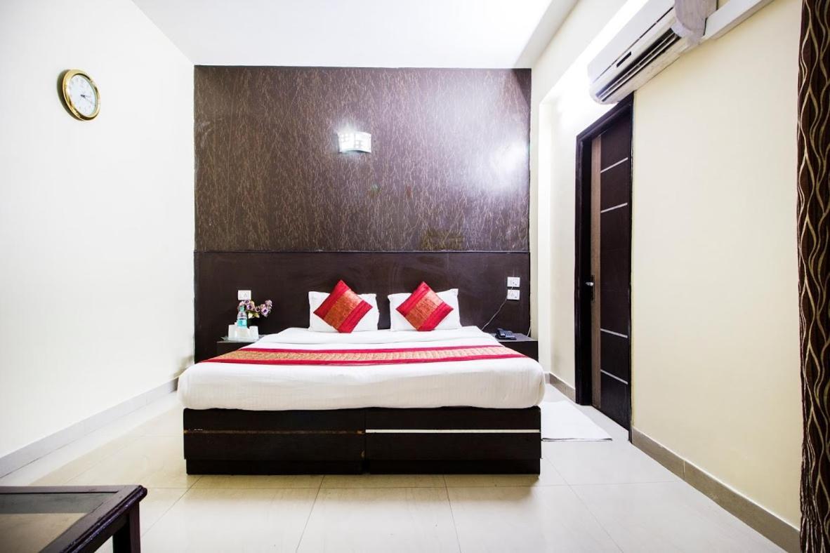 Oyo 9601 Hotel Sunshine Residency Castle Noida Dış mekan fotoğraf