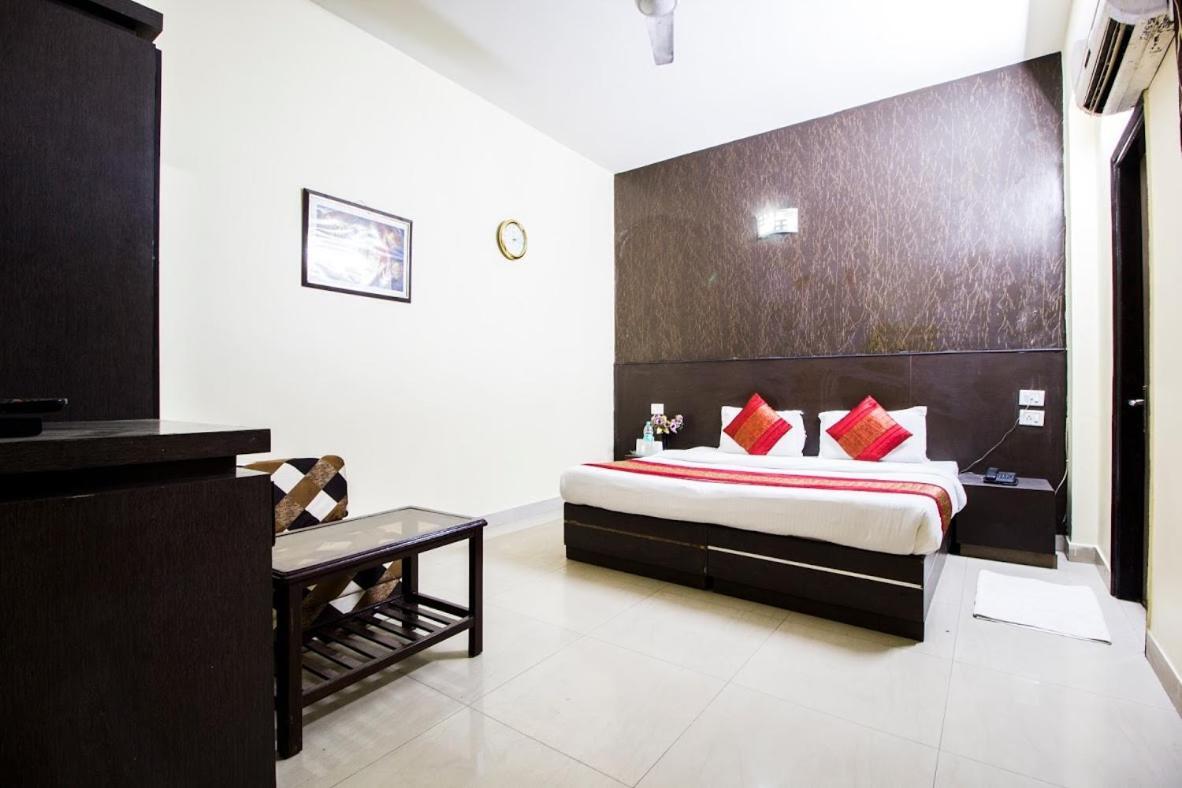 Oyo 9601 Hotel Sunshine Residency Castle Noida Dış mekan fotoğraf